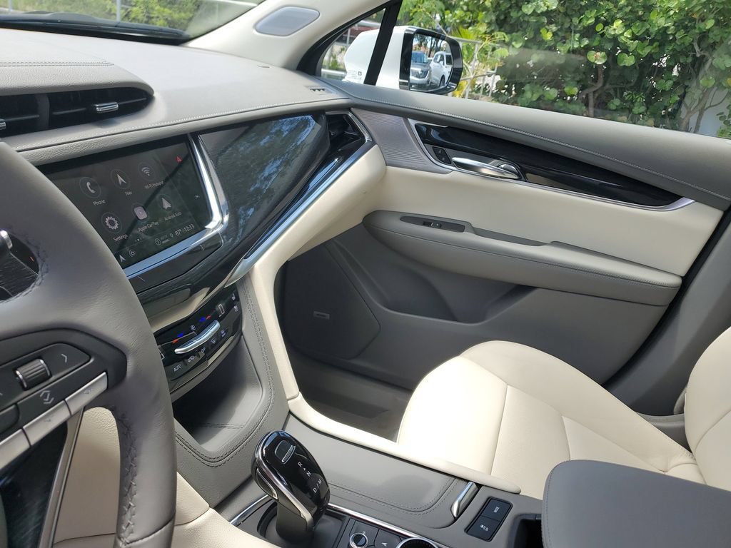 Certified 2024 Cadillac XT6 Premium Luxury w/ Technology Package FWD image 21