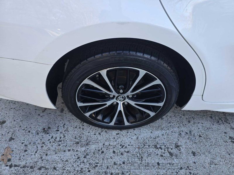 Used 2018 Toyota Camry SE image 11