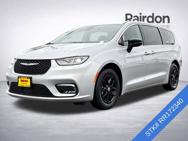 Used 2024 Chrysler Pacifica Touring-L image 3