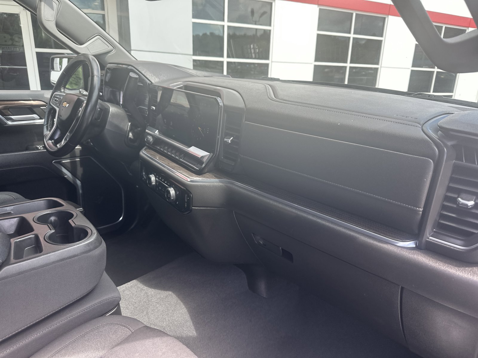 Used 2023 Chevrolet Silverado 1500 LT AWD/4WD image 33