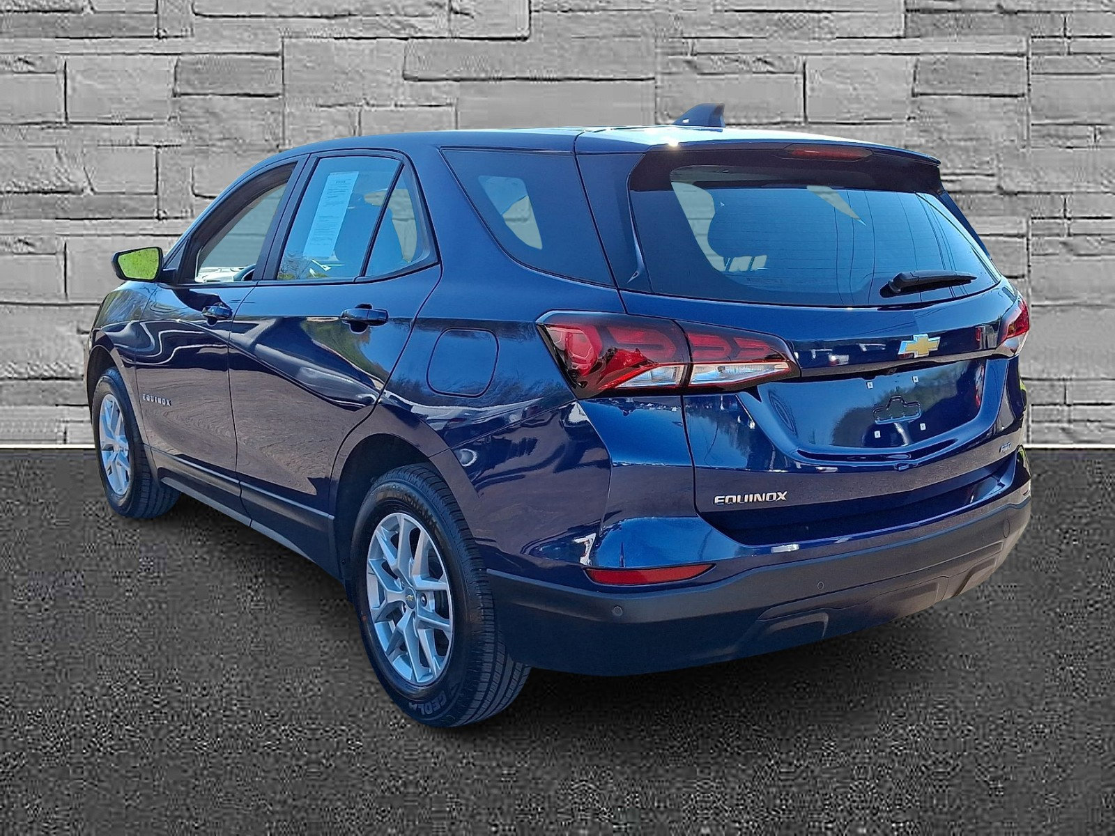 Used 2023 Chevrolet Equinox LS w/ Driver Confidence II Package AWD/4WD image 8