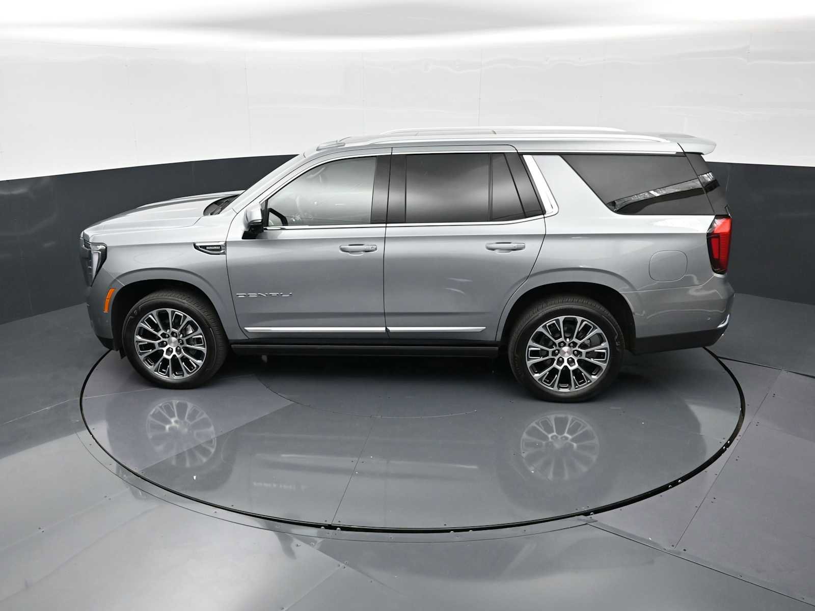 Used 2025 GMC Yukon Denali w/ Denali Reserve Package AWD/4WD image 24
