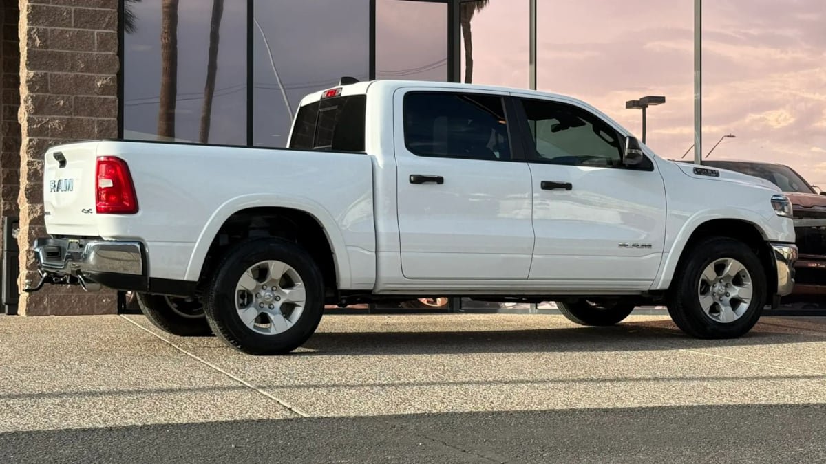 Used 2025 RAM 1500 Big Horn AWD/4WD image 13