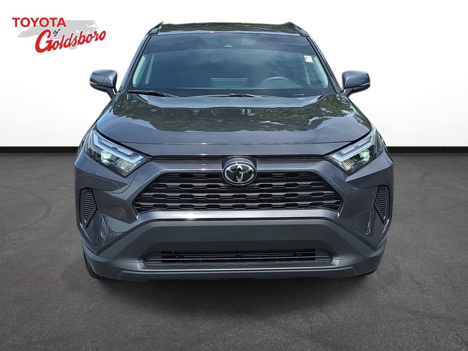 Used 2025 Toyota RAV4 XLE AWD/4WD image 2