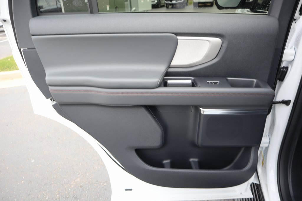 New 2025 Ford Expedition Active image 18