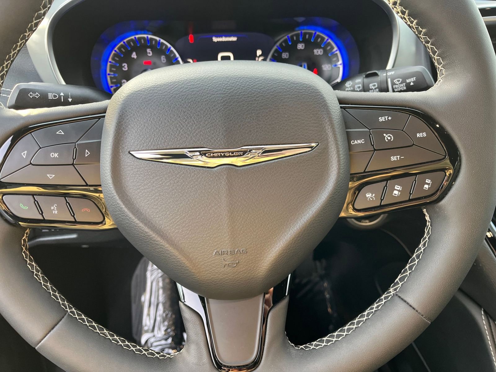 Used 2025 Chrysler Pacifica Limited image 31