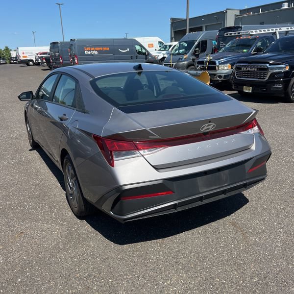 Used 2024 Hyundai Elantra SEL FWD image 12