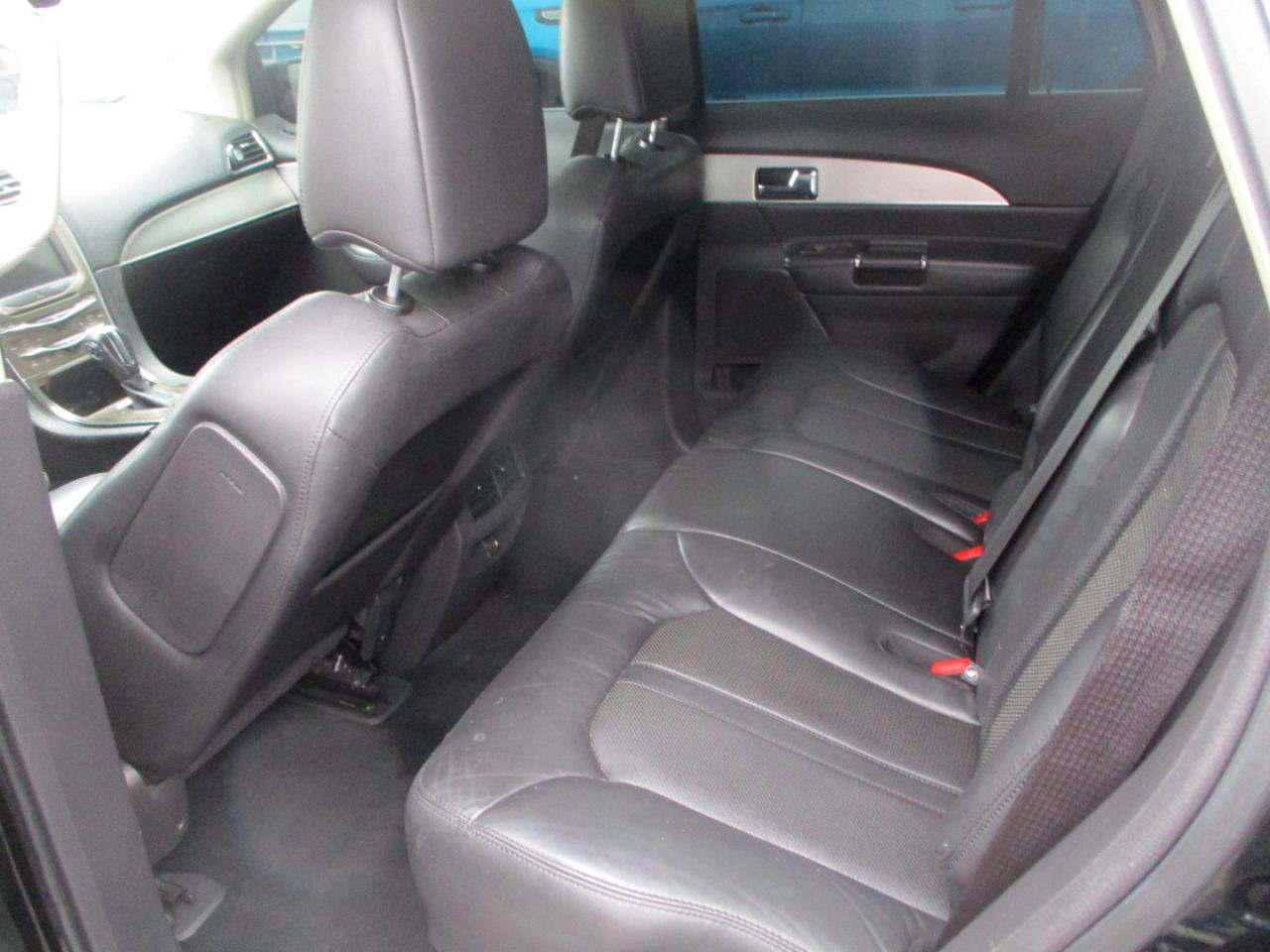 Used 2012 Lincoln MKX FWD image 10