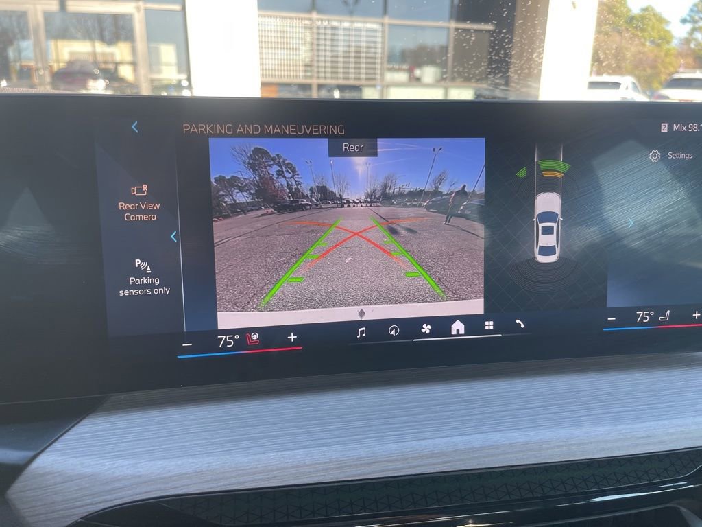 Used 2025 BMW 330i xDrive Sedan image 16