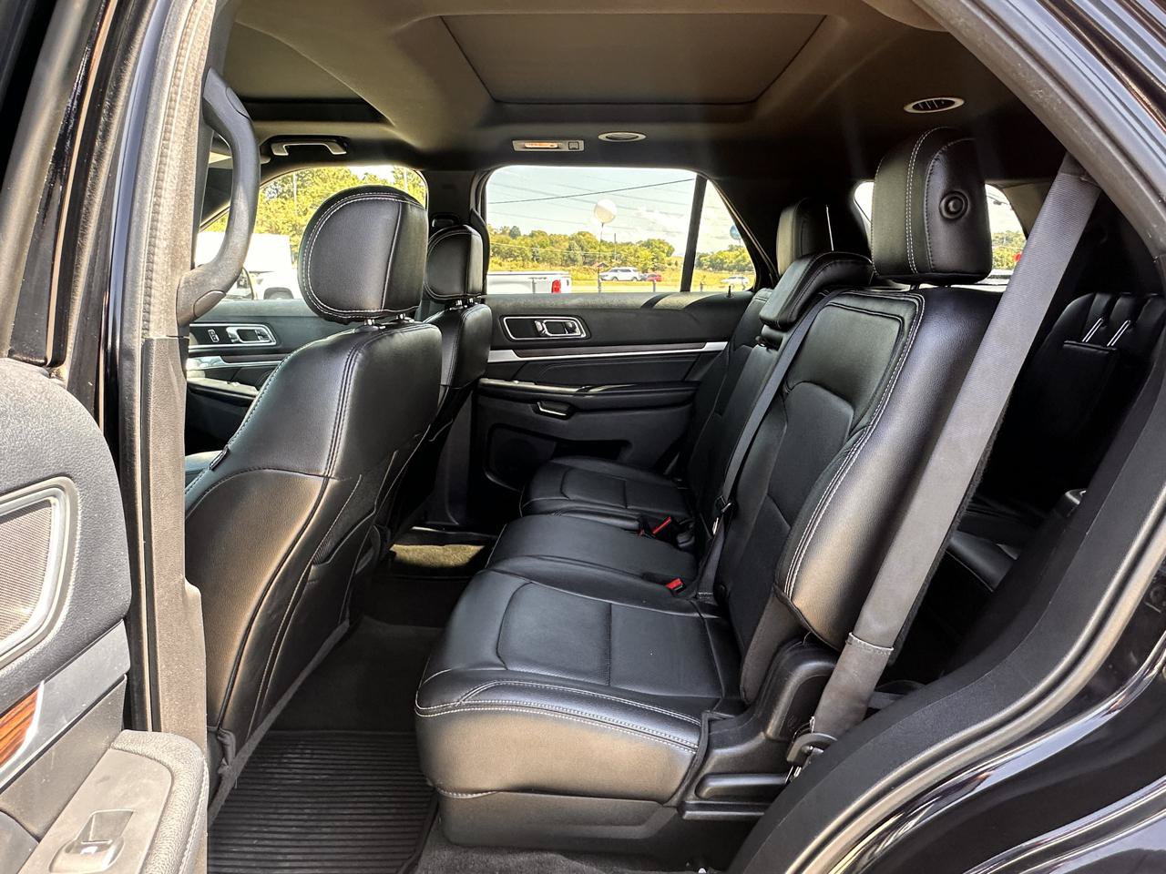 Used 2016 Ford Explorer Limited w/ Equipment Group 301A AWD/4WD image 26