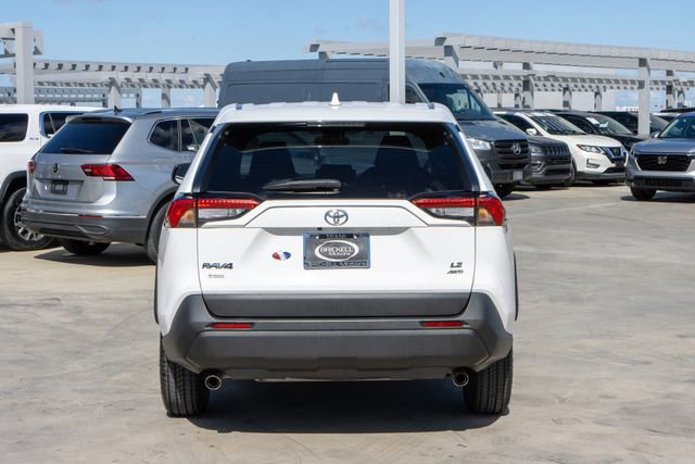 Used 2022 Toyota RAV4 LE AWD/4WD image 7