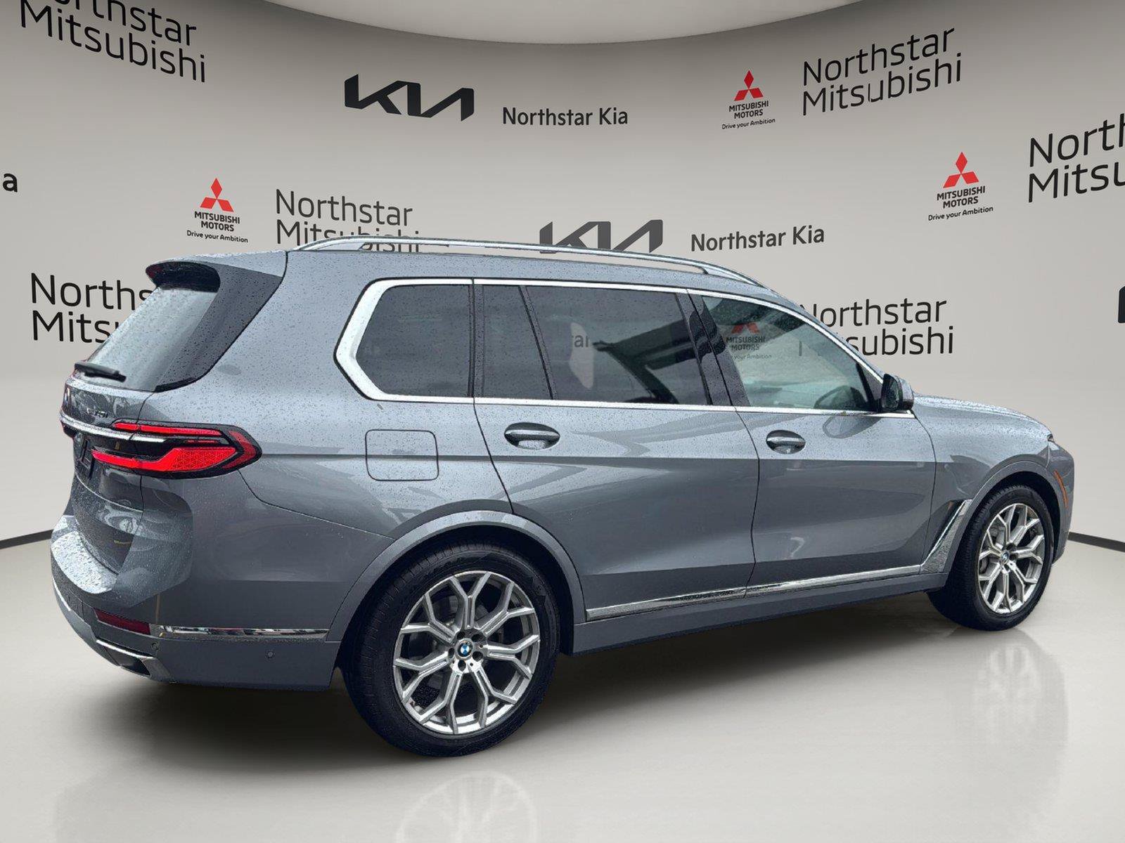 Used 2025 BMW X7 xDrive40i AWD/4WD image 8