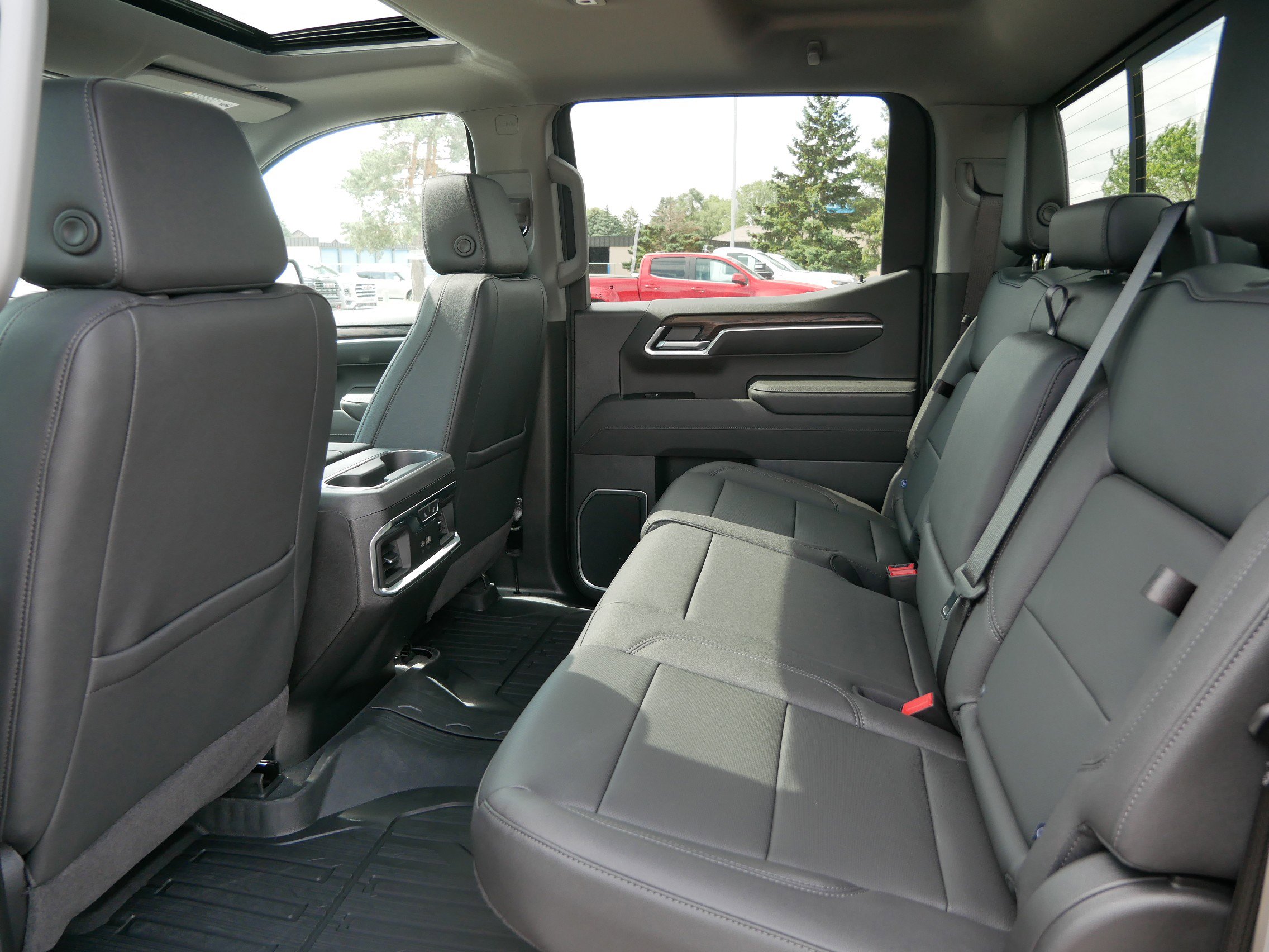 New 2026 GMC Sierra 1500 SLT w/ SLT Premium Plus Package image 4