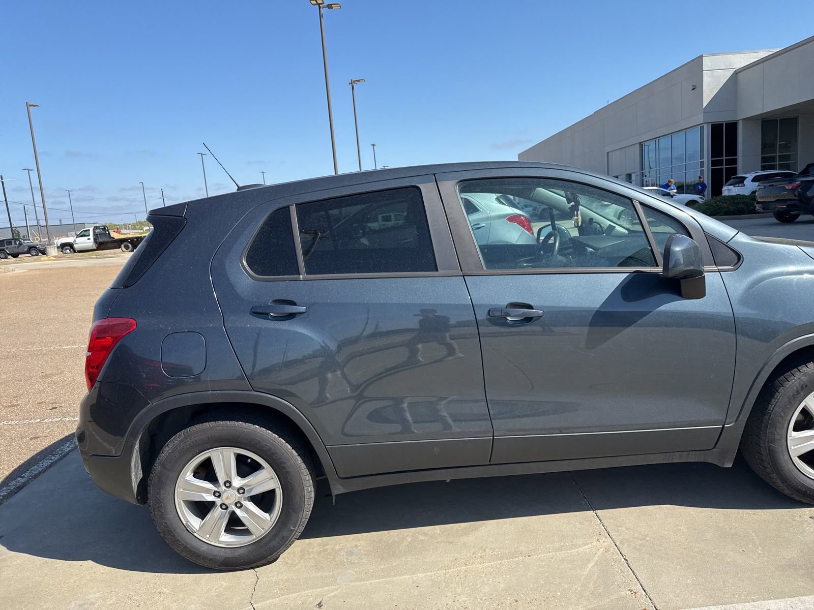 Used 2021 Chevrolet Trax LS w/ Tint and Cruise Package image 3