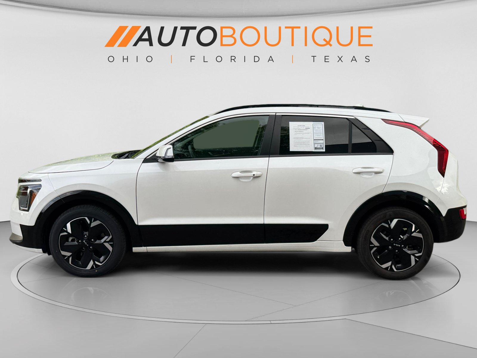 Used 2023 Kia Niro Wind w/ Wind Preserve Package FWD image 2