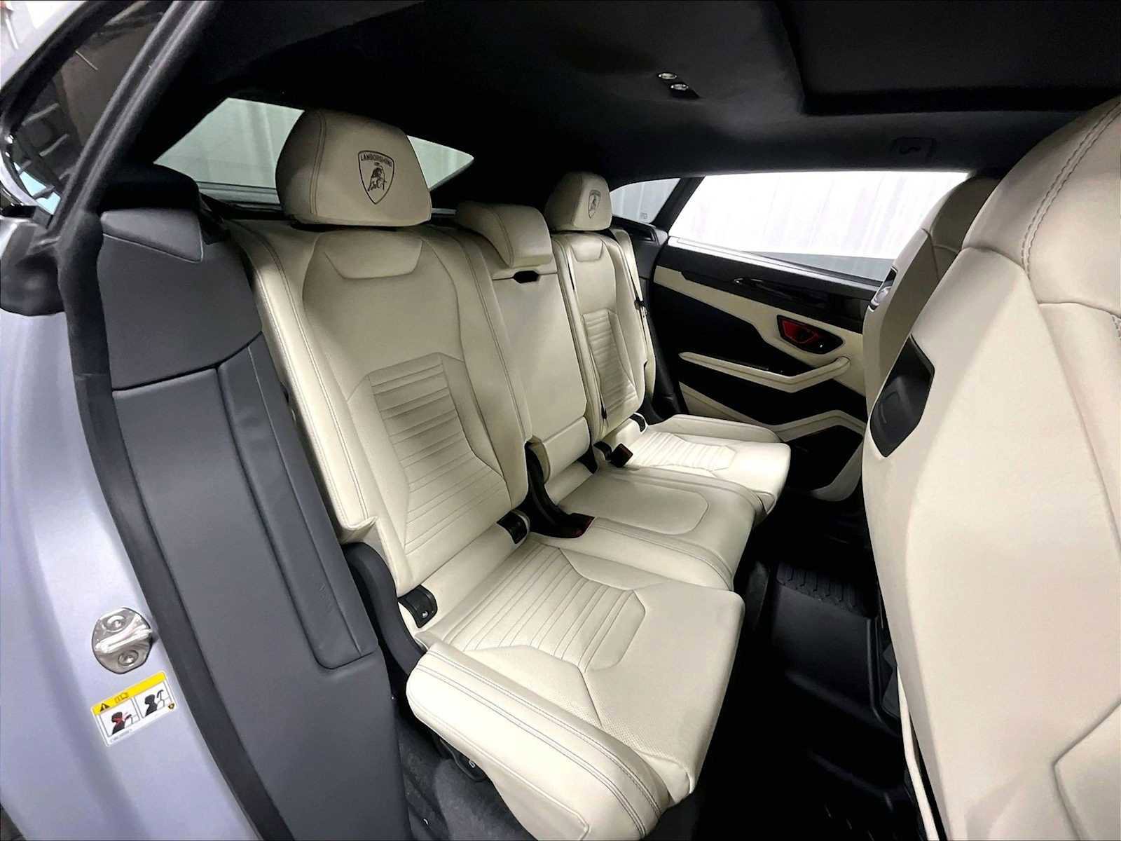 Used 2025 Lamborghini Urus SE image 32