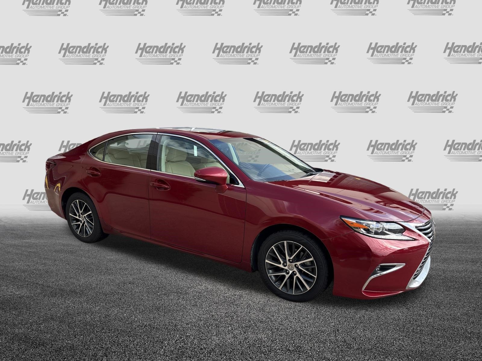 Used 2017 Lexus ES 350 w/ Luxury Package FWD image 2