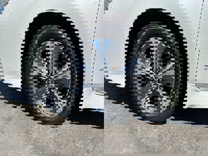 Used 2018 Nissan Leaf SV image 9