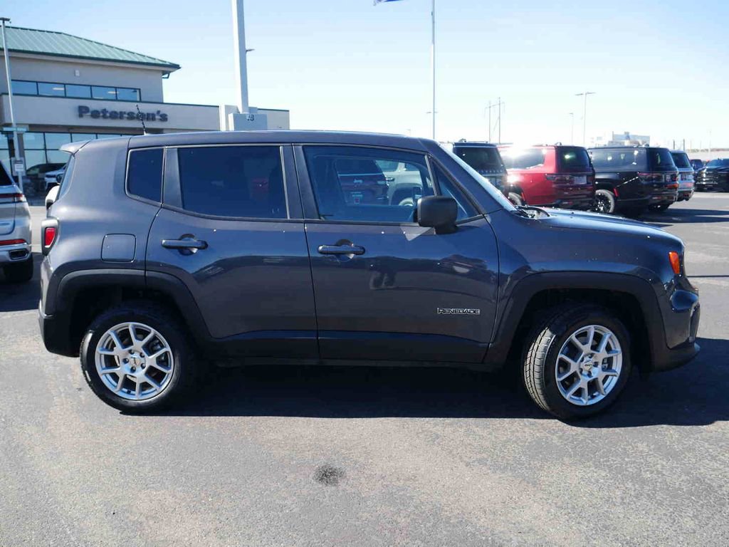 Certified 2023 Jeep Renegade Latitude image 19