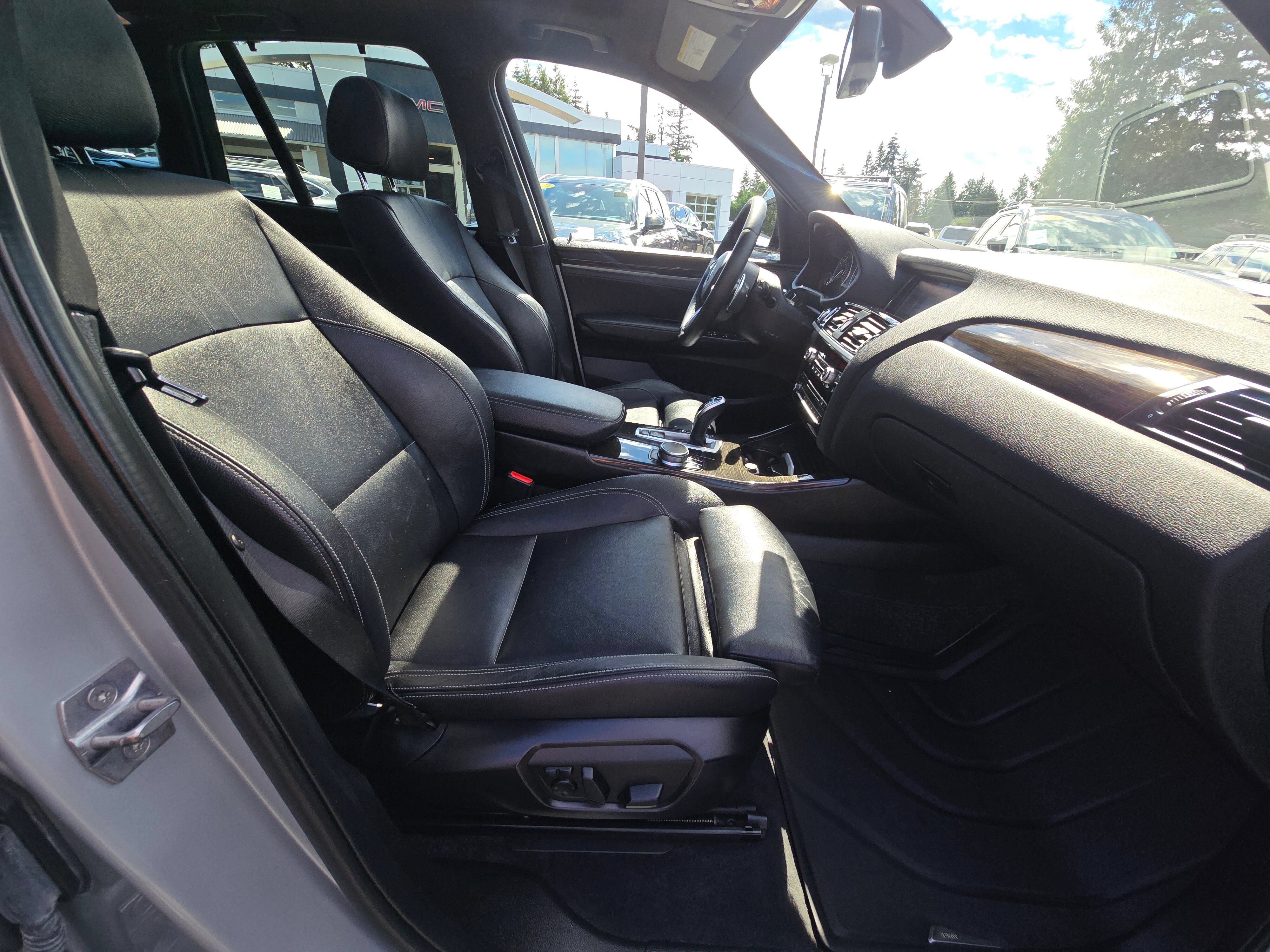 Used 2017 BMW X3 xDrive28i AWD/4WD image 11