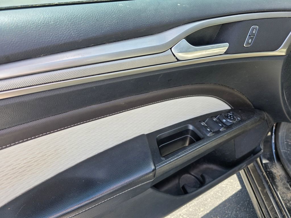 Used 2019 Ford Fusion SE w/ Equipment Group 151A AWD/4WD image 10