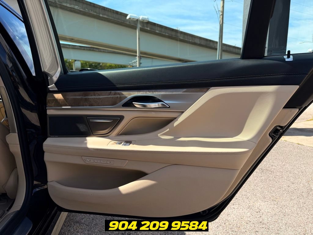 Used 2020 BMW 740i w/ Luxury Rear Seating Package RWD image 31