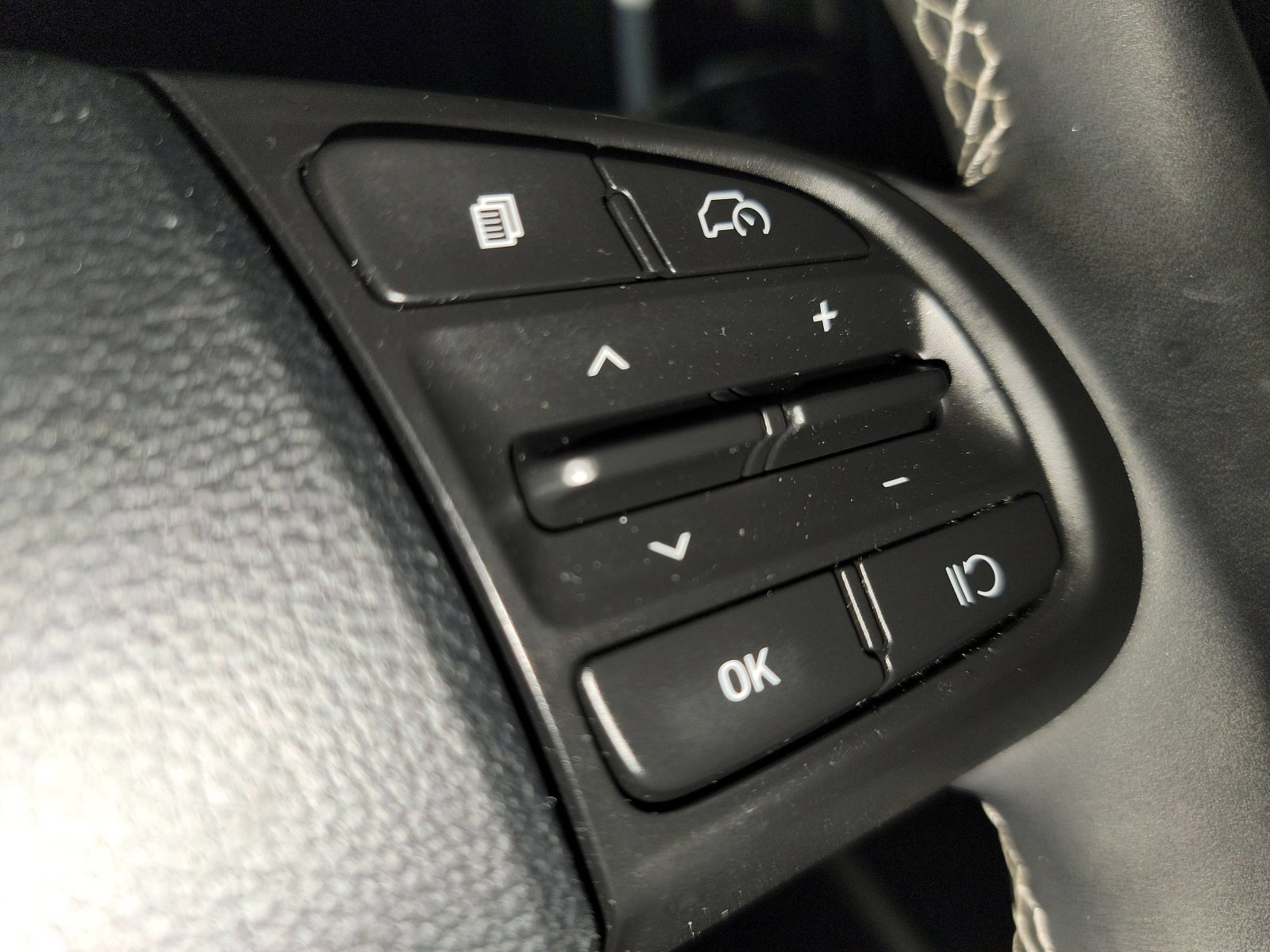 Used 2023 Hyundai Venue Limited FWD image 26