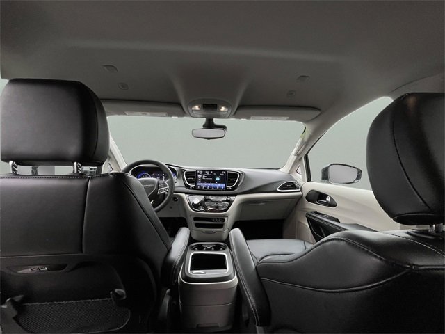 Used 2024 Chrysler Pacifica Touring-L image 34