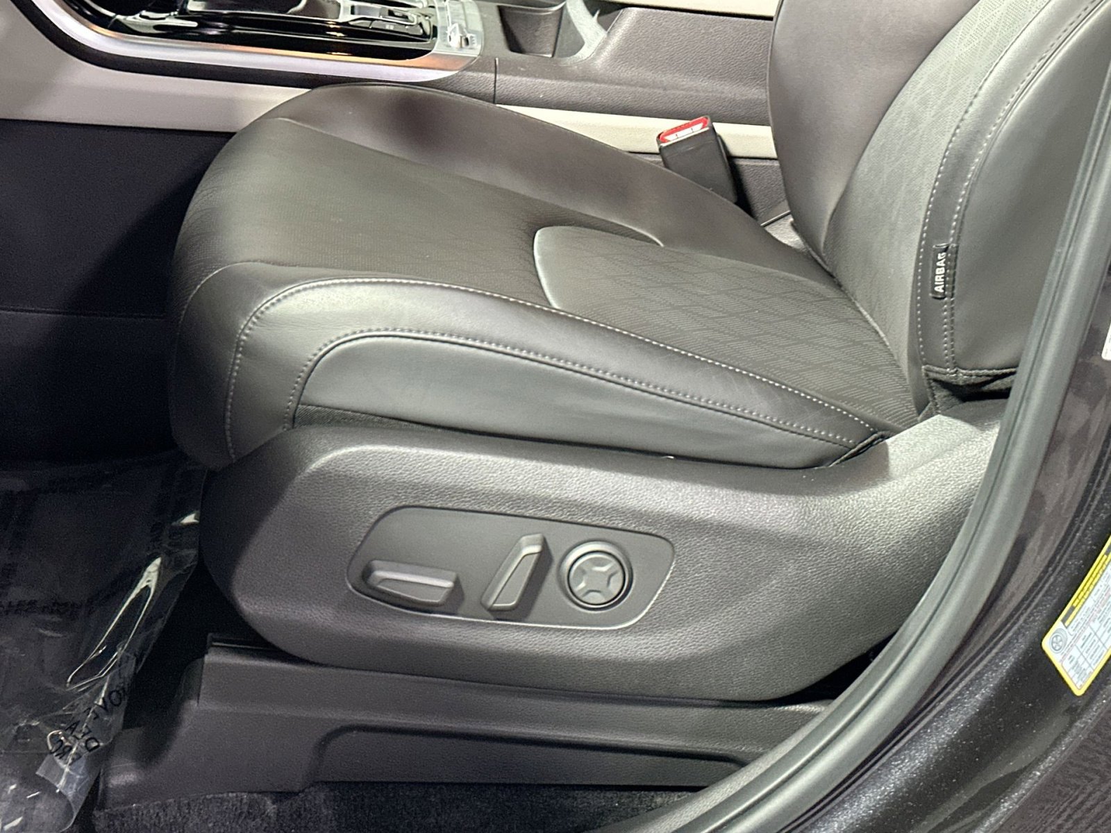 Used 2023 Kia Carnival SX image 14