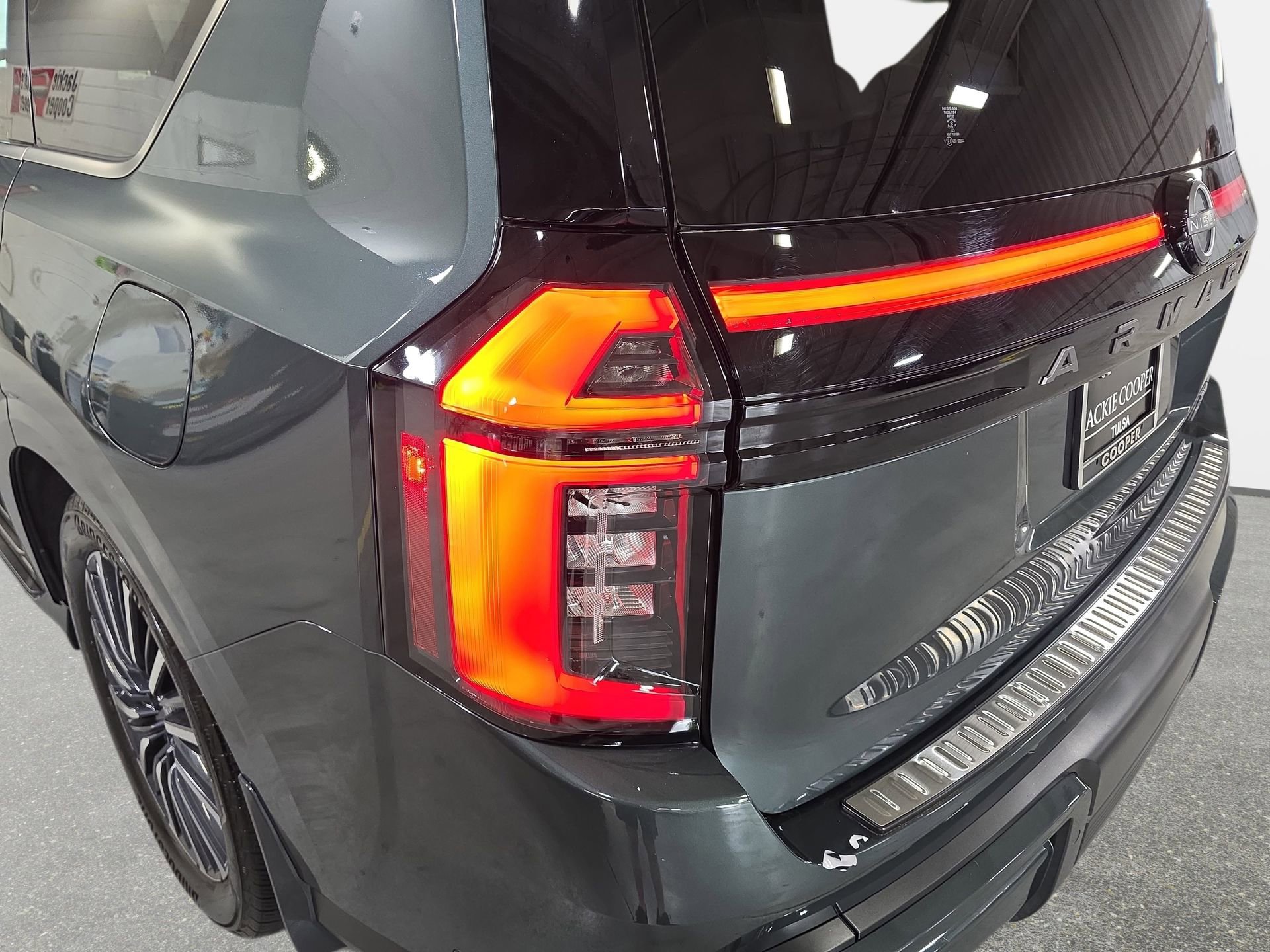 Used 2025 Nissan Armada Platinum Reserve image 32