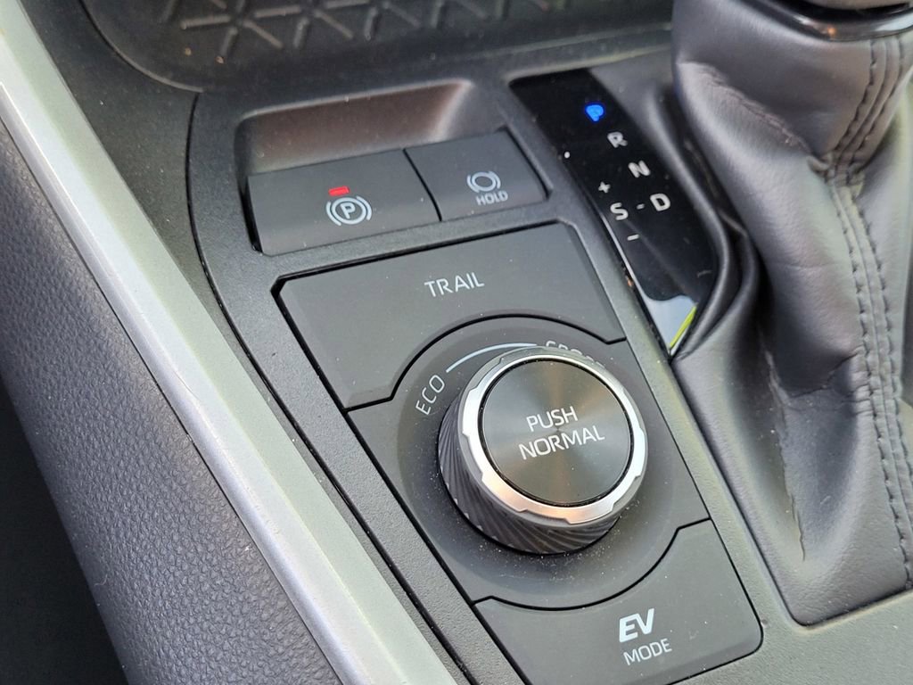 Used 2025 Toyota RAV4 XLE image 22