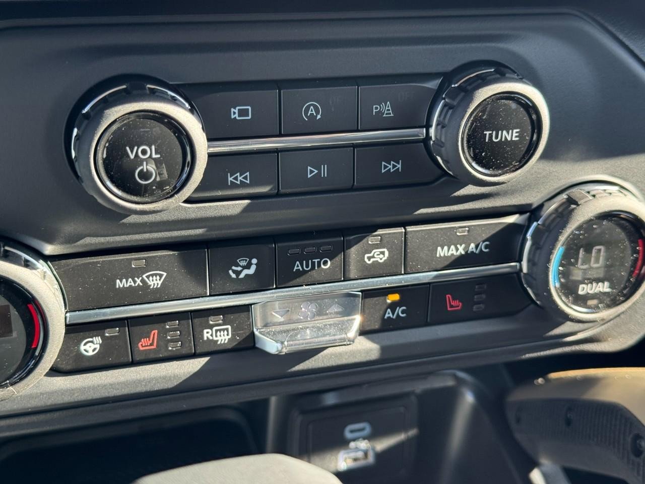 New 2025 Ford Bronco Badlands image 16