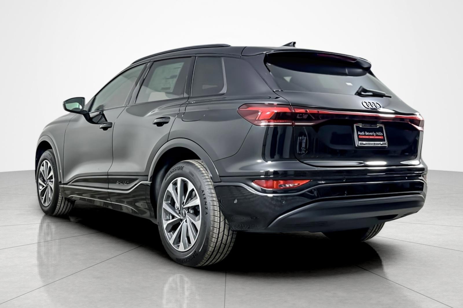 New 2025 Audi Q6 e-tron Premium AWD/4WD image 4