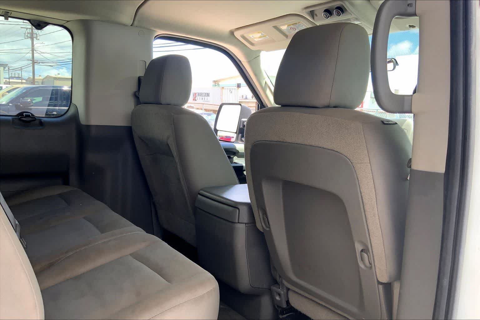 Used 2016 Nissan NV 3500 SV RWD image 12