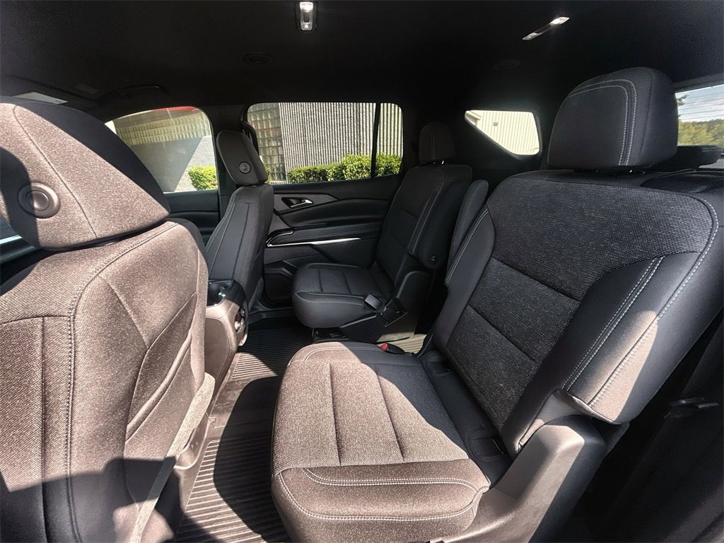 Used 2025 Chevrolet Traverse LT w/ LPO, Floor Liner Package image 12
