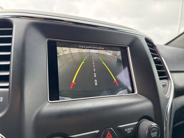 Used 2018 Jeep Grand Cherokee Laredo w/ Security & Convenience Group image 23