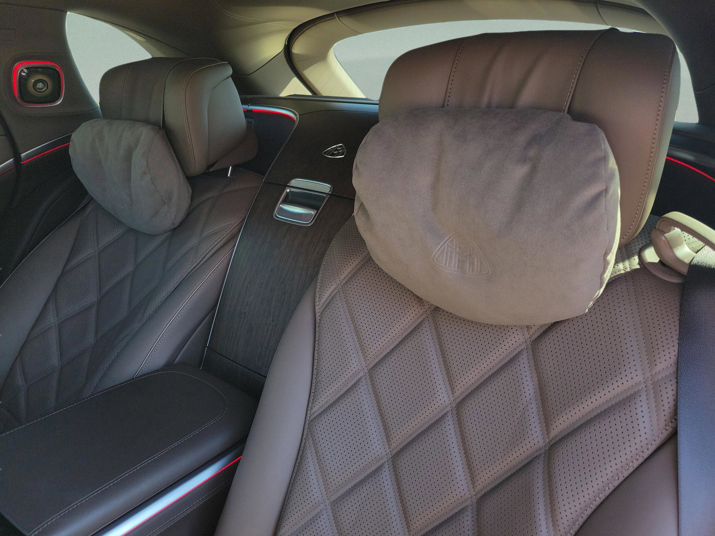 Used 2024 Mercedes-Benz Maybach EQS 680 4MATIC image 12