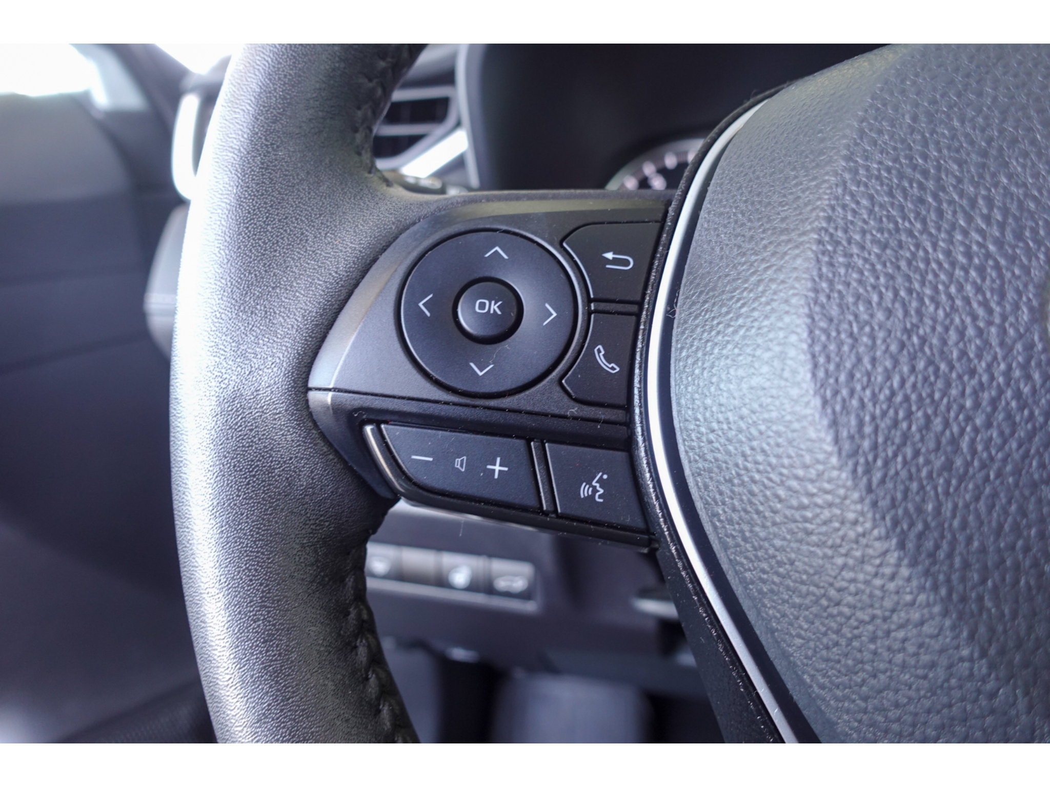Used 2022 Toyota RAV4 XLE w/ Convenience Package AWD/4WD image 14