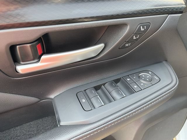 Used 2025 Toyota Grand Highlander AWD Hybrid image 22