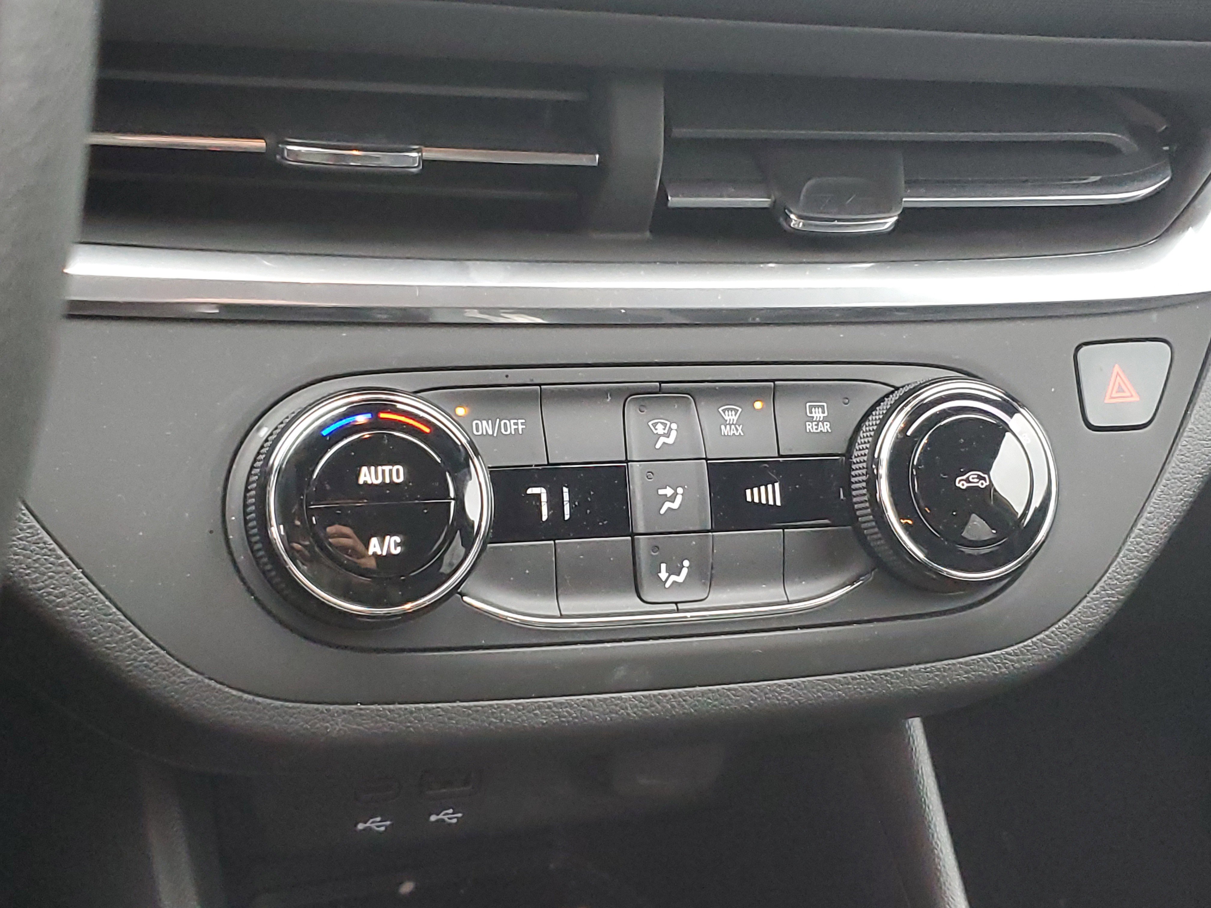 Used 2024 Buick Envista Preferred w/ Advanced Safety Package image 21