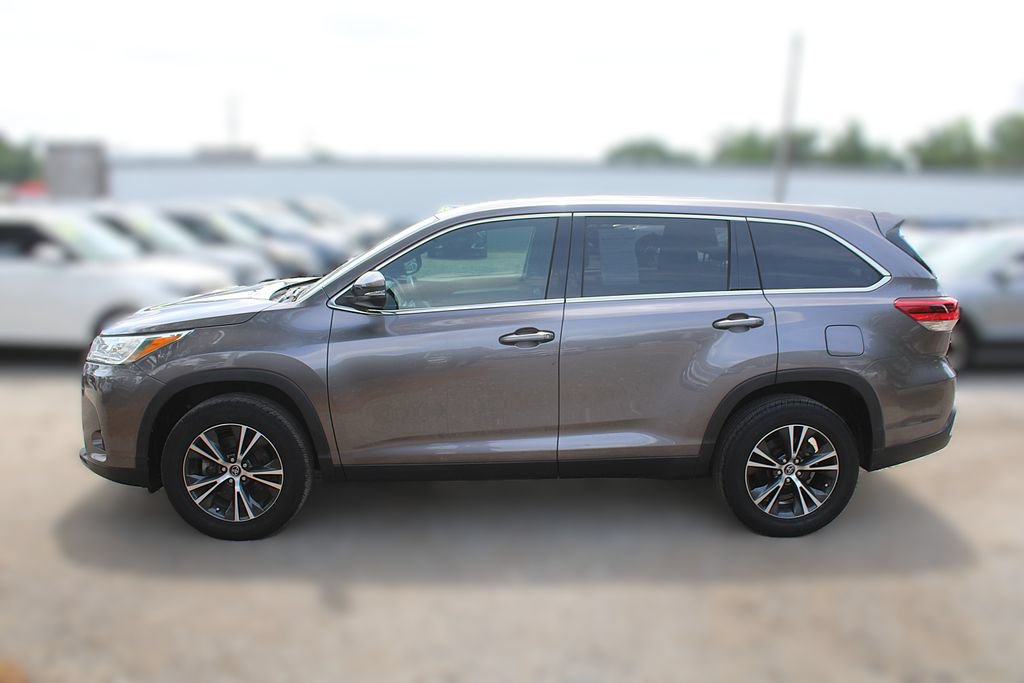 Used 2019 Toyota Highlander LE FWD image 13