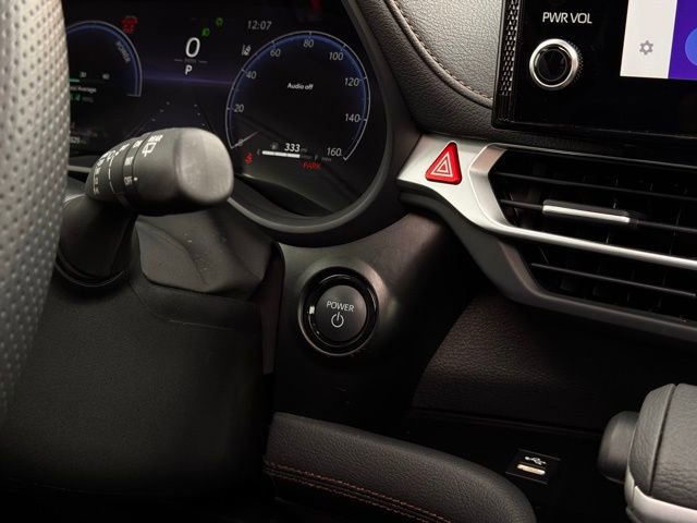 Used 2025 Toyota Sienna Limited image 46