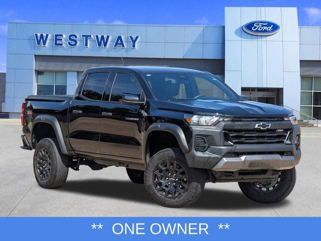 Used 2024 Chevrolet Colorado Trail Boss w/ Advanced Trailering Package AWD/4WD image 1