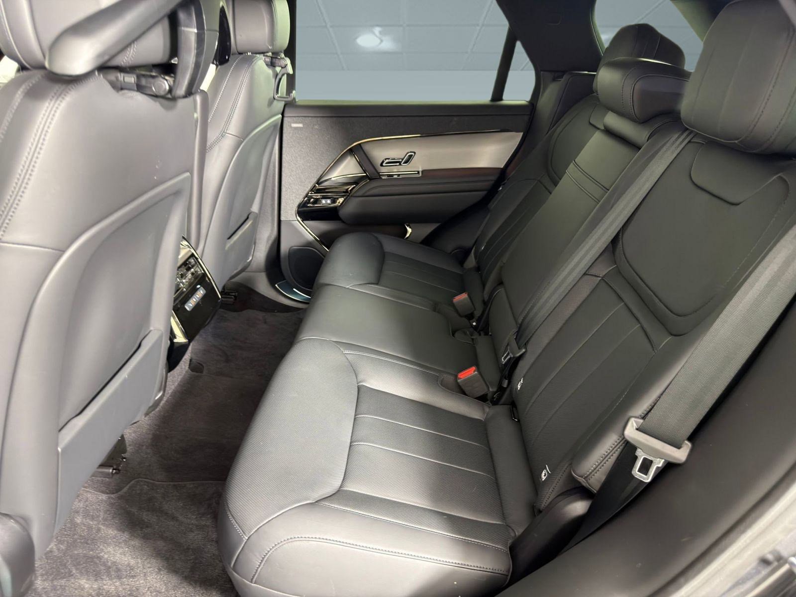 Certified 2025 Land Rover Range Rover Sport SE image 13