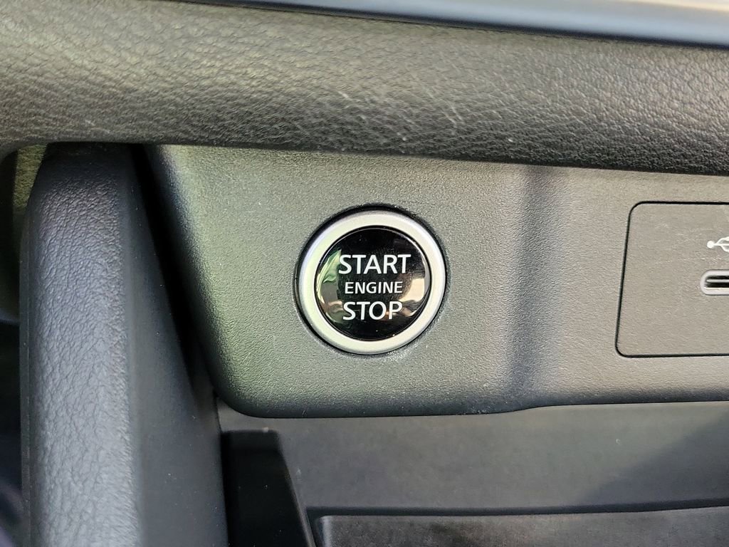 Used 2023 Nissan Rogue SV FWD image 10
