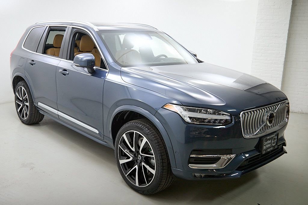 Certified 2024 Volvo XC90 B6 Ultimate w/ Lounge Package image 4