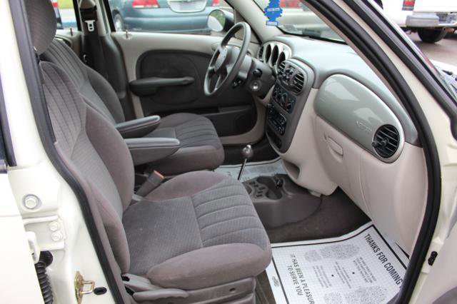 Used 2005 Chrysler PT Cruiser Touring FWD image 19