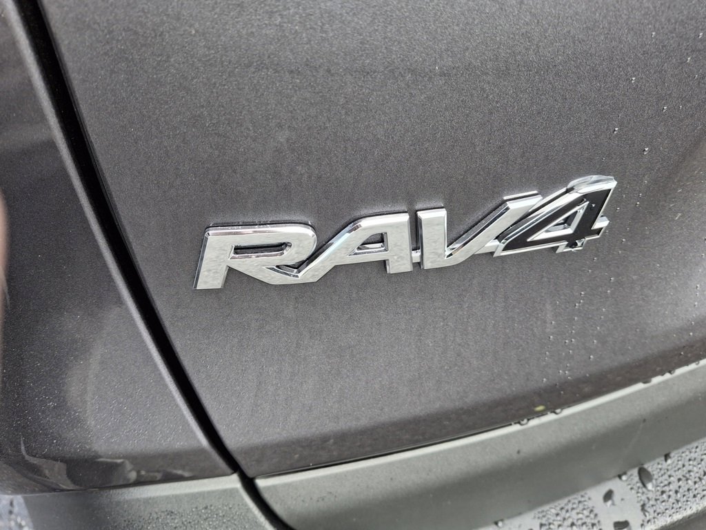 Used 2025 Toyota RAV4 XLE image 5
