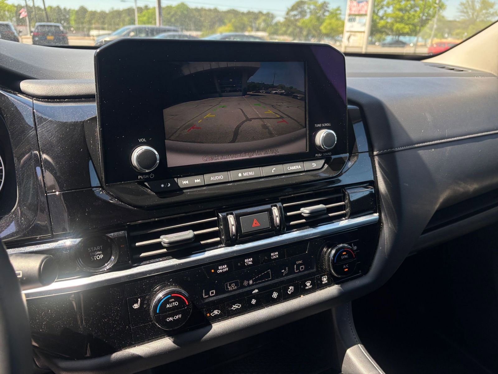 Used 2025 Nissan Pathfinder SV image 26