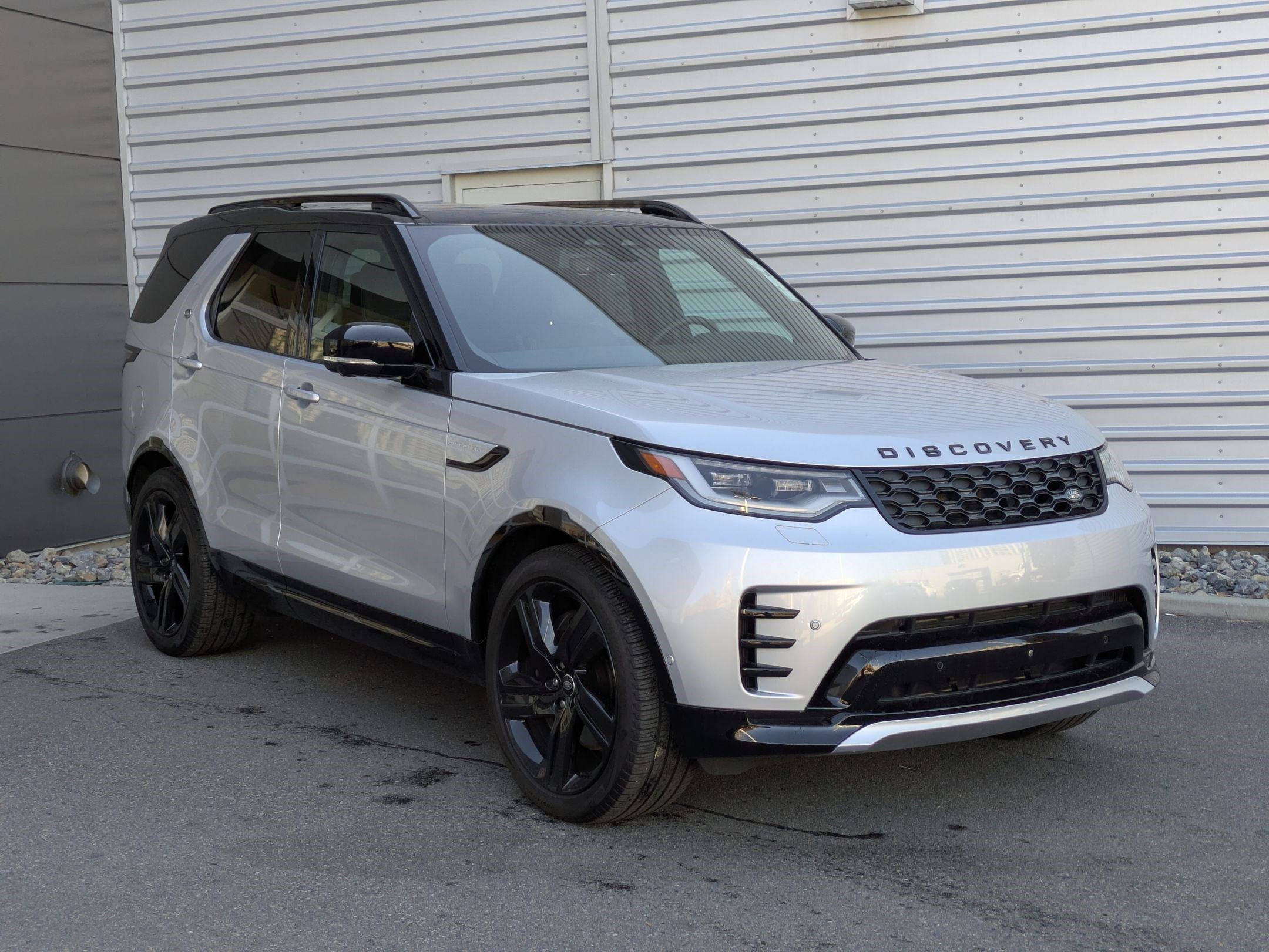 Used 2024 Land Rover Discovery Dynamic SE image 10